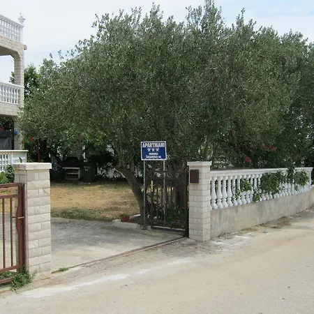 公寓 Nestor Tribalj